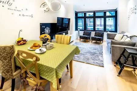 Modern Ealing Common Duplex London Exterior photo