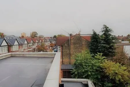Modern Ealing Common Duplex London Exterior photo