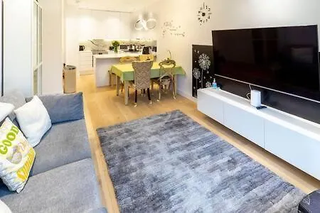 Modern Ealing Common Duplex London Exterior photo