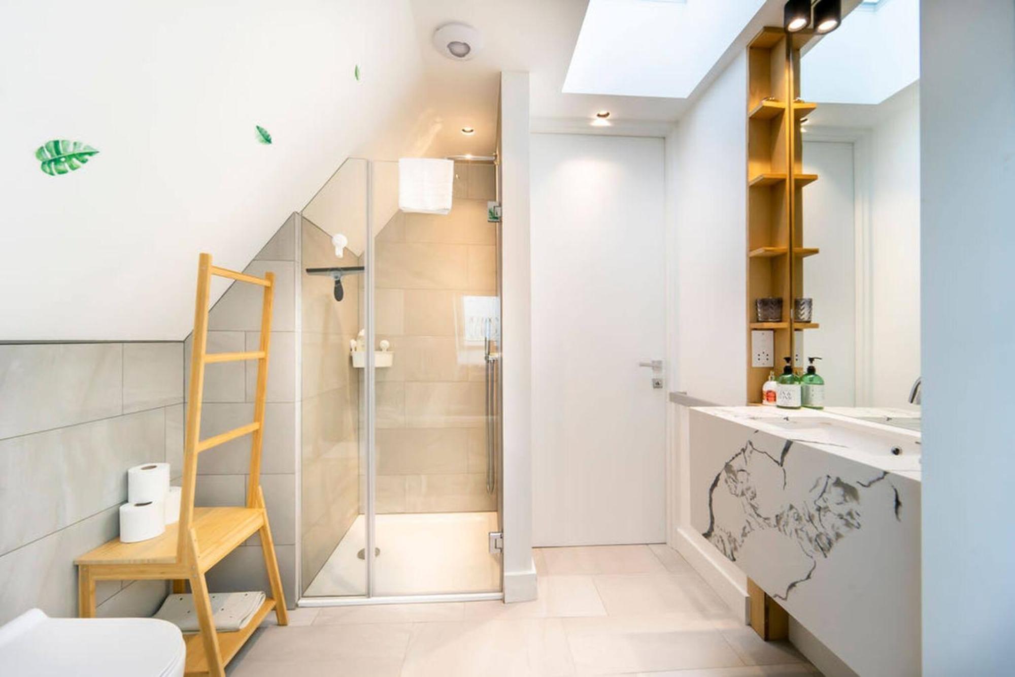 Modern Ealing Common Duplex Апартаменты Лондон